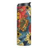 Bouquet of flowers- roses, peonies, daisien an fe thermosbeker (Gedraaid links)