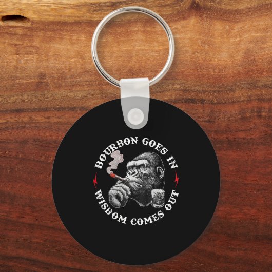 Bourbon Goes In Wisdom komt uit Monkey Whiskey Lo Sleutelhanger (Voorkant)
