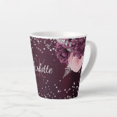 Bourgogne bloemen elegante monogram naam latte mok (Rechterhoek)
