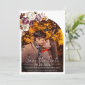 Bourgogne Bloemenboog Fotobruiloft Bewaar de datum Kaart (Staand voorkant)