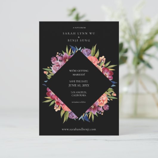 Bourgogne Blush Tropische Bloemen Bruiloft- Zwart Save The Date (Staand voorkant)