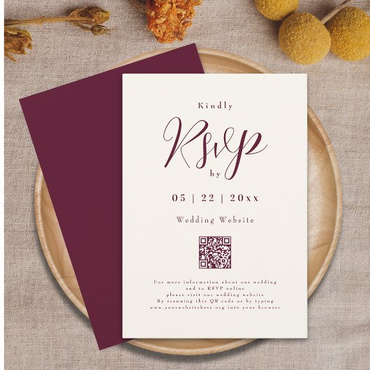 Bourgogne Cream Elegant Script QR Code Wedding RSVP Kaartje