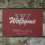 Bourgogne Elegant Monogram Outdoor Bruiloft Welkom Deurmat<br><div class="desc">Bourgogne Elegant Chic Monogram Script Naam Cool Cute Wedding Welkom Outdoor Deurmat. Gepersonaliseerd wit en grijs monogram met bruid en bruidegom achternaam en datum vastgesteld op een bordeaux achtergrond. Een uniek schattig cadeau voor pasgetrouwden. Perfect voor hun nieuwe huis samen of geven als een housewarming cadeau. Klik op Deze sjabloon...</div>