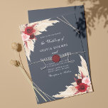 Bourgogne en Donkere usty Blue Wedding Invitation Kaart<br><div class="desc">Deze uitnodigende trouwuitnodiging combineert natuurlijke elementen met elegantie met een prachtige bouquet van onbeschoten rozen en pampasgras. Het rustic gevoel wordt gehandhaafd door de decoratieve stijl, terwijl de elegante doopvont de opgeheven toon houdt. De volledig klantgerichte tekst is duidelijk en beknopt, die alle belangrijke details, met inbegrip van de trouwdatum,...</div>