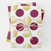 Bourgogne en goudpolkadots inpakpapier vel (In situ)