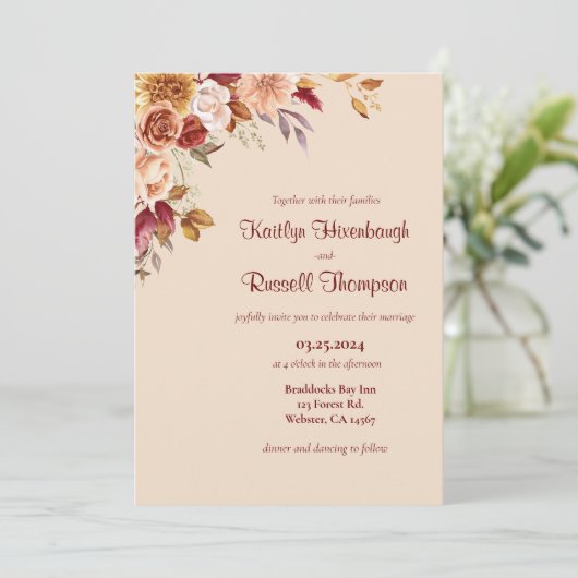 Bourgogne en roze Herfst bloemenbruiloft uitnodigi Kaart (Staand voorkant)