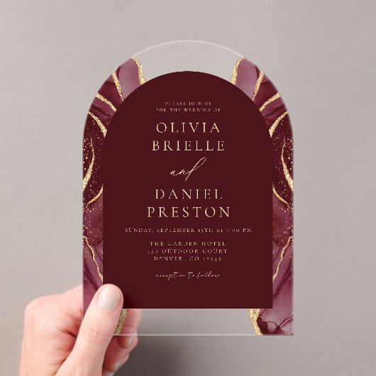 Bourgogne Gold Agaat Huwelijk Elegant Modern Acryl Uitnodigingen (Insitu (Draagbaar))