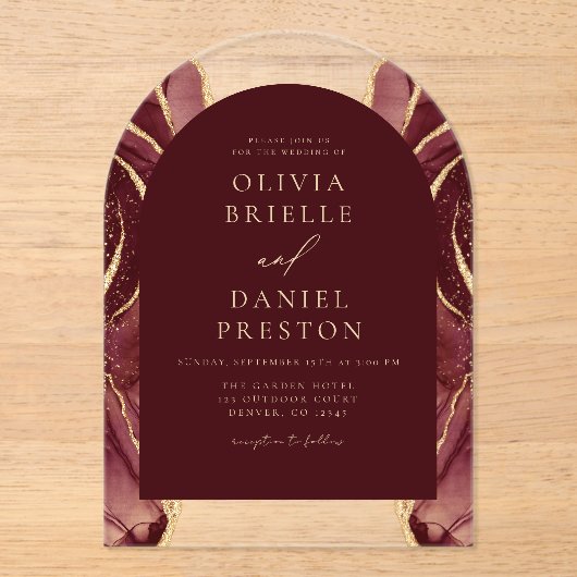 Bourgogne Gold Agaat Huwelijk Elegant Modern Acryl Uitnodigingen (Voorkant)