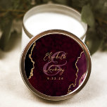 Bourgogne Gold Agate Script Wedding Ronde Sticker<br><div class="desc">Deze elegante sticker is voorzien van een Bourgondische waterverf agaat geode design getrimd met faux gouden glitter. Pas de goudkleurige tekst eenvoudig aan,  met de namen van de bruid en bruidegom in handschriftkalligrafie over een groot ampersand en de trouwdatum hieronder.</div>