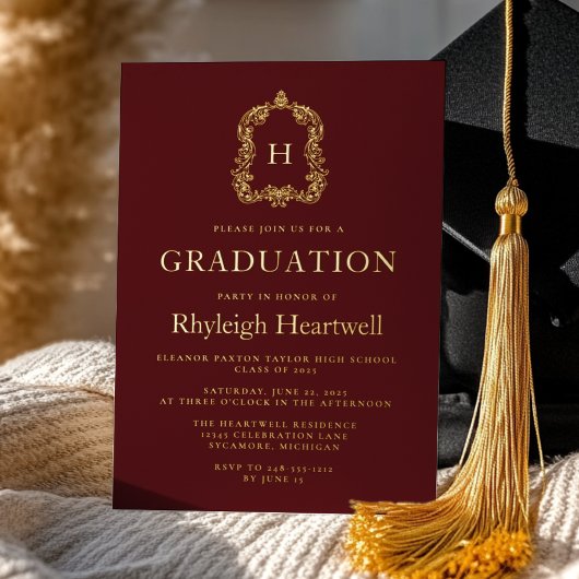 Bourgogne Gold Monogram Crest Graduation Party Folie Uitnodiging