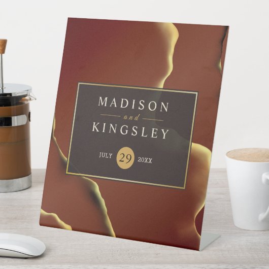 🤵 Bourgogne Goud Elegante Inky Abstracte bruiloft Reclamebord Met Voetstuk (Insitu)