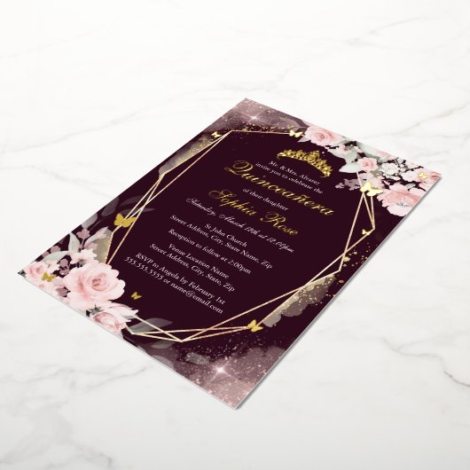 Bourgogne Goud Roze Vlinder Bloemen Quinceanera Folie Uitnodiging (Gedraaid)