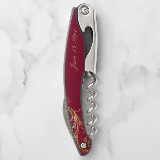  Bourgogne Gouden Bloemen Damask Script Wedding Kurkentrekker (Achterkant)