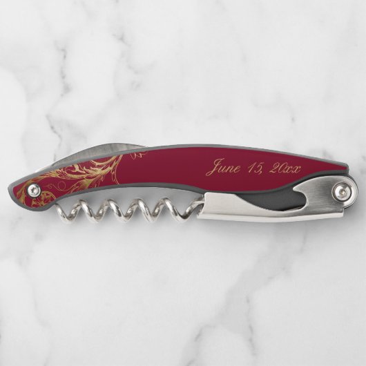  Bourgogne Gouden Bloemen Damask Script Wedding Kurkentrekker (Achterkant)