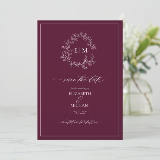 Bourgogne Leafy Crest Monogram Save the Date Kaart (Staand voorkant)