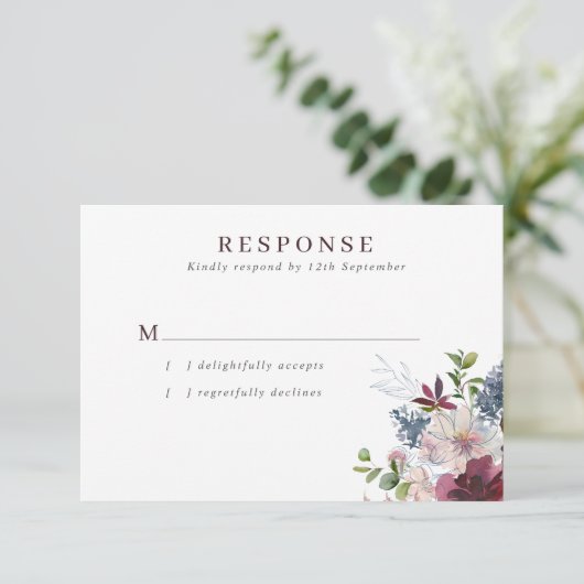 Bourgogne Marine & Blush Bloemen Bruiloft RSVP Kaartje (Staand voorkant)