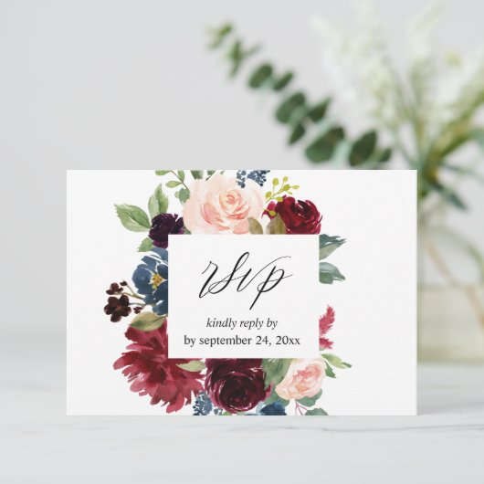 Bourgogne & Marine, Blush Roze Bloemen met Maaltij RSVP Kaartje (Staand voorkant)