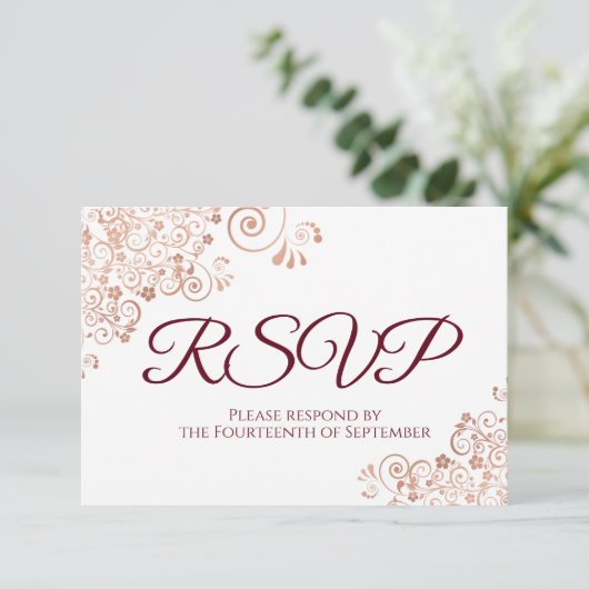 Bourgogne met Elegant Roos Gold Lace Wedding RSVP Kaartje (Staand voorkant)