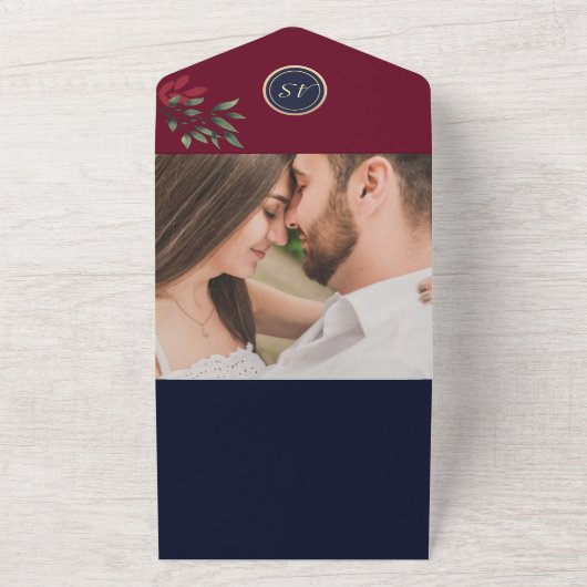 Bourgogne Monogram QR Code Bruiloft All In One Uitnodiging (Buitenkant)