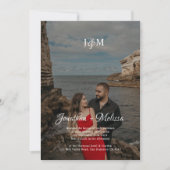 Bourgogne QR Code Budget Monogram Overlay Bruiloft Kaart (Voorkant)