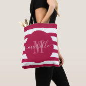 Bourgogne Red Monogram Script Elegant Modern Strip Tote Bag (Dichtbij)