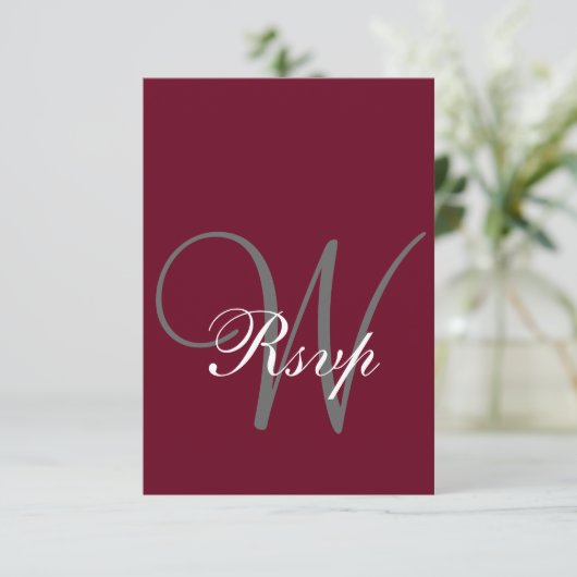 Bourgogne Rood Elegant Monogram Formeel RSVP Kaartje (Staand voorkant)