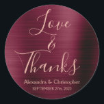 Bourgogne Roos Goudfolie Liefde & Bedankt Ronde Sticker<br><div class="desc">Bourgogne Paarse - Cranberry Marsala en Roos Gold Typografie Script Faux Faux Folie Metallic Elegant Love and Bedankt - Bedankt Favor Sticker die kan worden gebruikt als een Envelope Seal voor een herfst- of herfstbruiloft. Deze sticker kan worden aangepast om jouw naam en huwelijksdatum te omvatten. Deze sticker maakt deel...</div>
