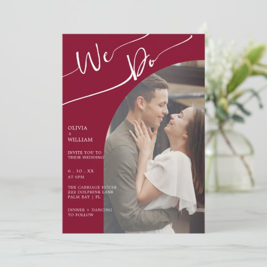 Bourgogne Script QR foto bruiloft uitnodiging (Staand voorkant)