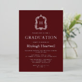 Bourgogne Silver Monogram Crest Graduation Party Folie Uitnodiging (Staand Voorkant)