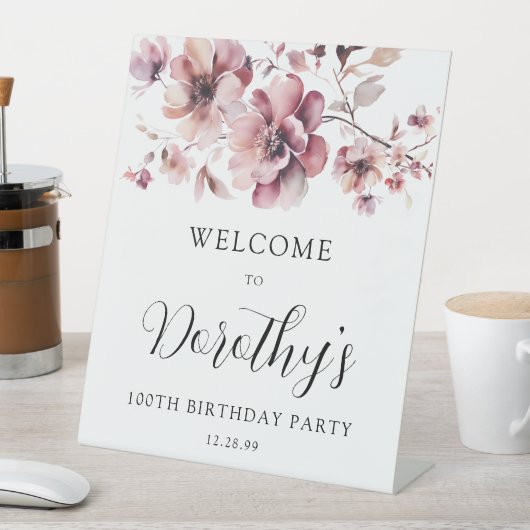 Bourgogne Stoffig Roze Bloemen 100e Verjaardag Wel Reclamebord Met Voetstuk (Insitu)