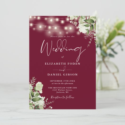 Bourgogne String Lights Bloemen Monogram Huwelijk Kaart (Staand voorkant)