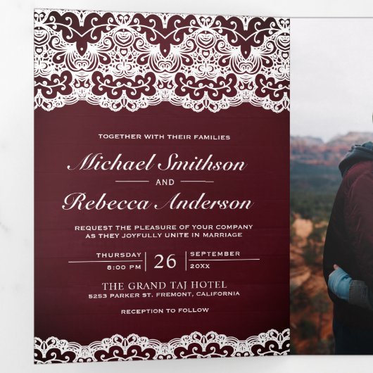 Bourgogne Wood Country Lace Alles in een bruiloft Drieluik Uitnodiging (Binnenzijde eerst)