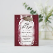 Bourgogne Wood String Lights Mason Jar Wedding Aankondigingskaart (Staand voorkant)