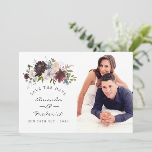 Bourgondi en marine bloem bruiloft save the date kaart (Staand voorkant)