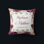 Bourgondië Blush Bloemen Herfst Bruiloft Kussen<br><div class="desc">Dit kussen heeft waterverf blush roze en bordeaux rozen met groene bladeren en gebladerte. Personaliseer het met namen en datum. Dit kussen maakt deel uit van een collectie met bijpassende bruiloft briefpapier en geschenken. Bezoek onze winkel of uitzicht onze huwelijkspagina's om het volledige assortiment producten te zien dat u kunt...</div>