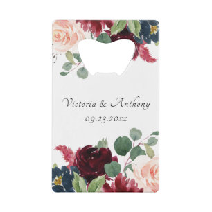 Bourgondië Blush Roze Bloem Elegant Script Trouwen Creditkaart Flessenopener