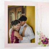 Bourgondië & Blush Roze Bloemen Geometrische bruil Drieluik Uitnodiging (Binnenzijde eerst)