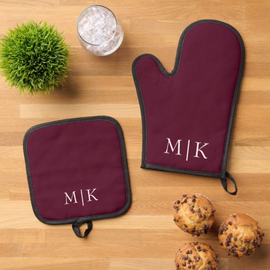 Bourgondië en Wit | Modern monogram Ovenwant & Pannenlap Set (Top down)