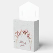 Bourgondië en witte ballonnen en lantaarns op grij bedankdoosjes (Geopend)