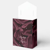 Bourgondië satijn witte harten gepersonaliseerd bedankdoosjes (Geopend)