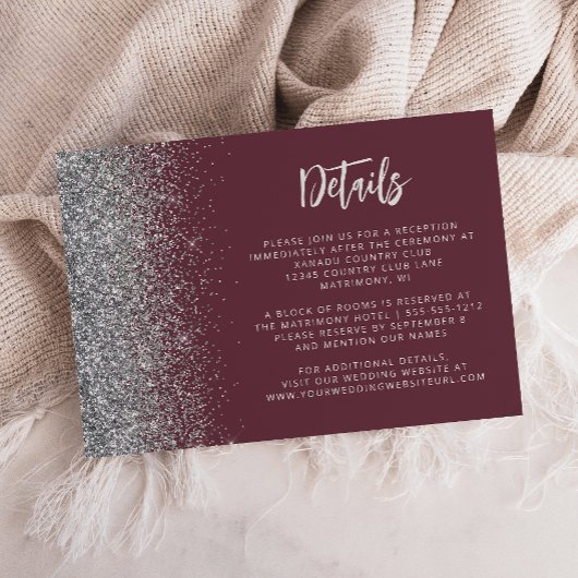 Bourgondië Zilver Glitter Script Wedding Details Informatiekaartje