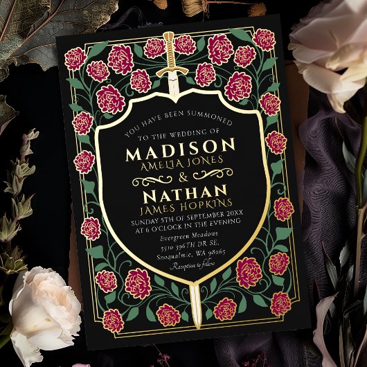 Bourgondië Zwaard Schild Monogram Fantasy Wedding Folie Uitnodiging