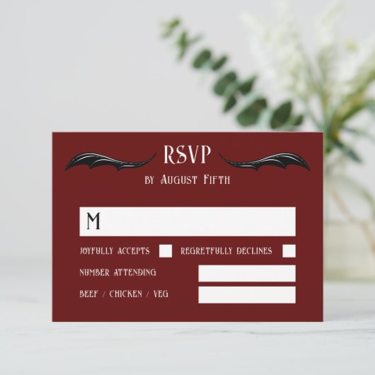 Bourgondië Zwarte Draak Monogram Fantasy Wedding RSVP Kaartje (Staand voorkant)