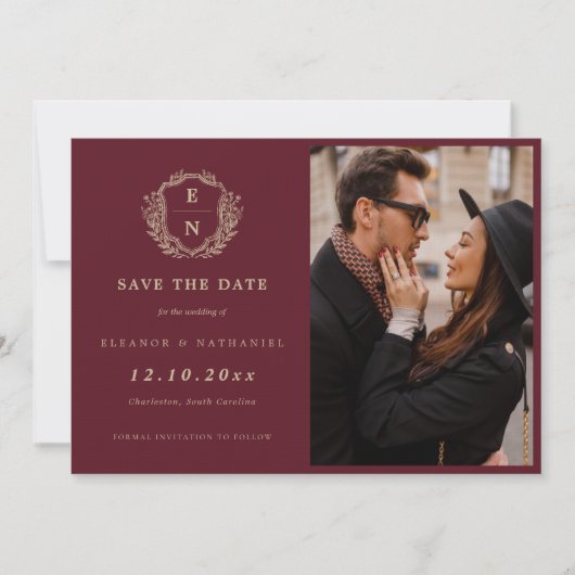 Bourgondiër Champagne Gouden Crest Monogram Formee Save The Date (Voorkant)