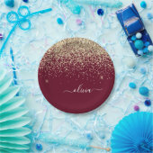 Bourgondiër Goud Glitter Meisjesachtig Monogram Gl Papieren Bordje (Feest)