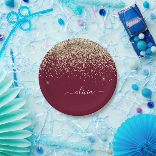 Bourgondiër Goud Glitter Meisjesachtig Monogram Gl Papieren Bordje (Feest)