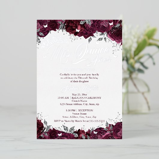 Bourgondisch Roos Mis Quince Quinceanera Folie Uitnodiging (Staand Voorkant)