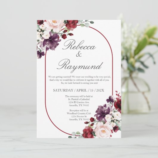 Bourgondische bloem Elegante bruiloft uitnodiging (Staand voorkant)