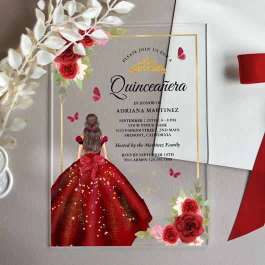 Bourgondische bloemenjurk vlinder quinceanera acryl uitnodigingen