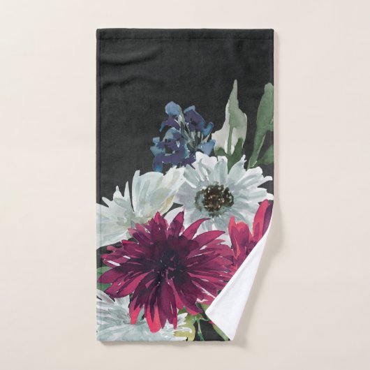 Bourgondische bloemenplons op noodlijdend zwart handdoek (Handdoek)